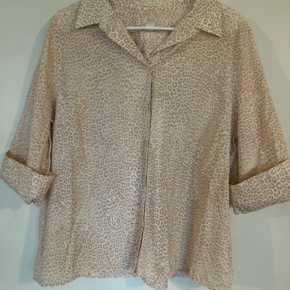 Chico Tan Cheeta print blouse with gold tipped buttons Size 3 No Iron